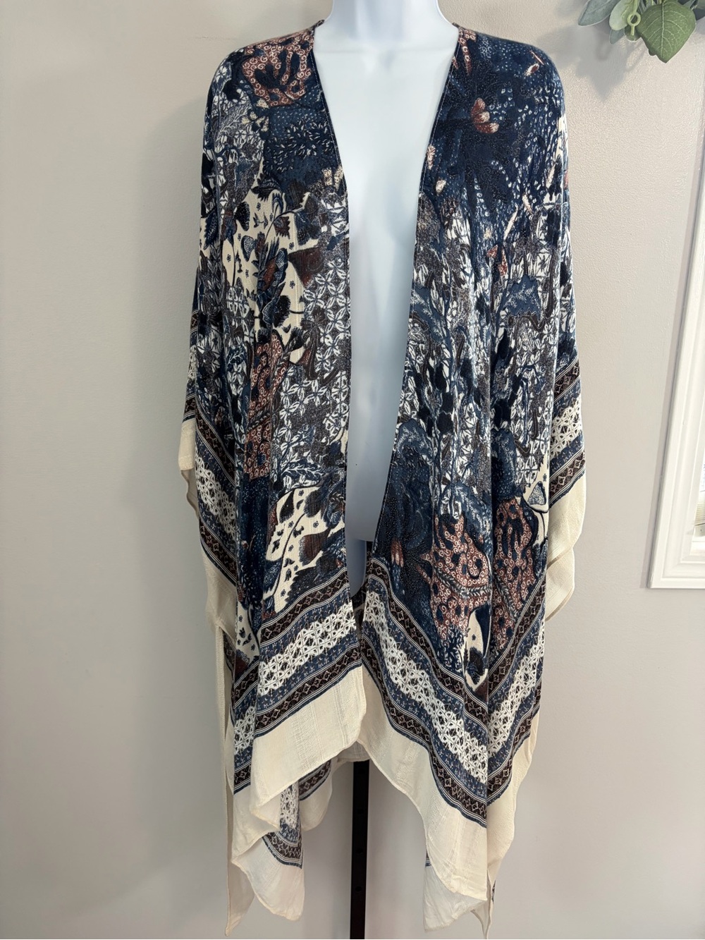 NWOT Aratta Silent Journey Sample Kimono